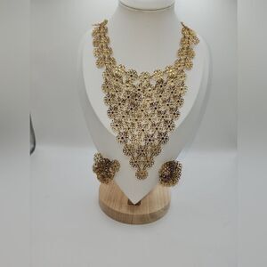 Vendome Flower Mesh Bib Necklace and Clip On Earrings Set 1960s Vtg